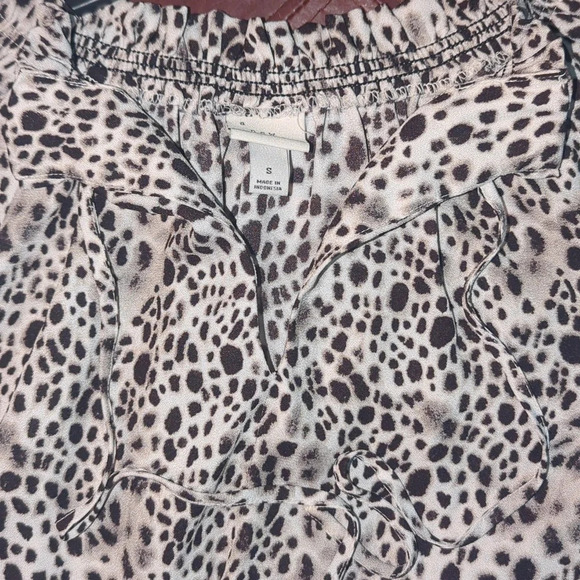 💖Leopard Print Top. A New Day - Picture 9 of 9